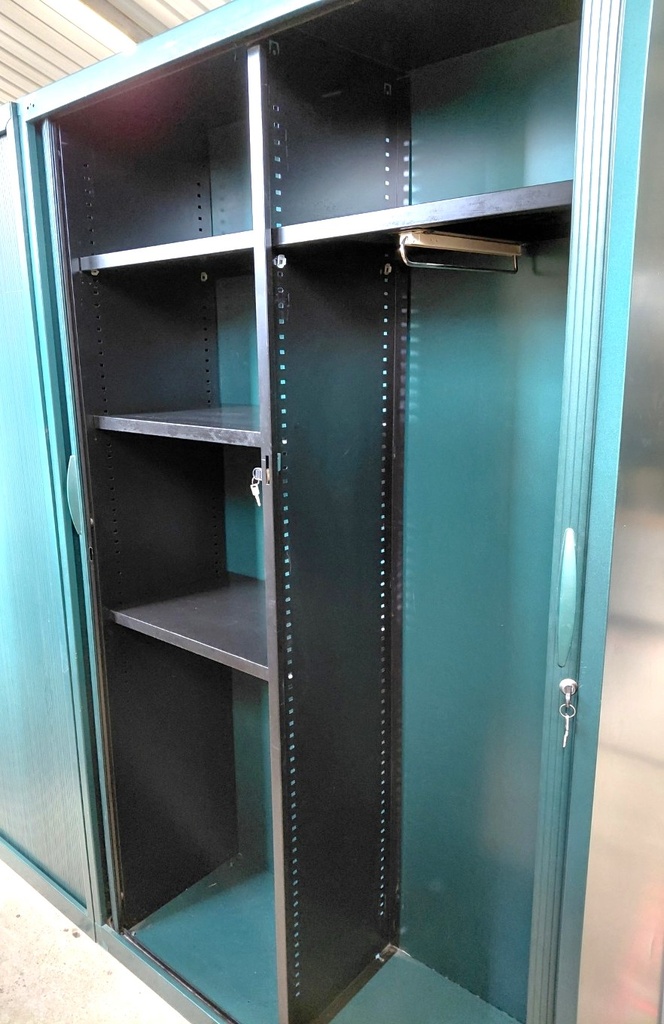 Armoire vestiaires 443 à rideaux