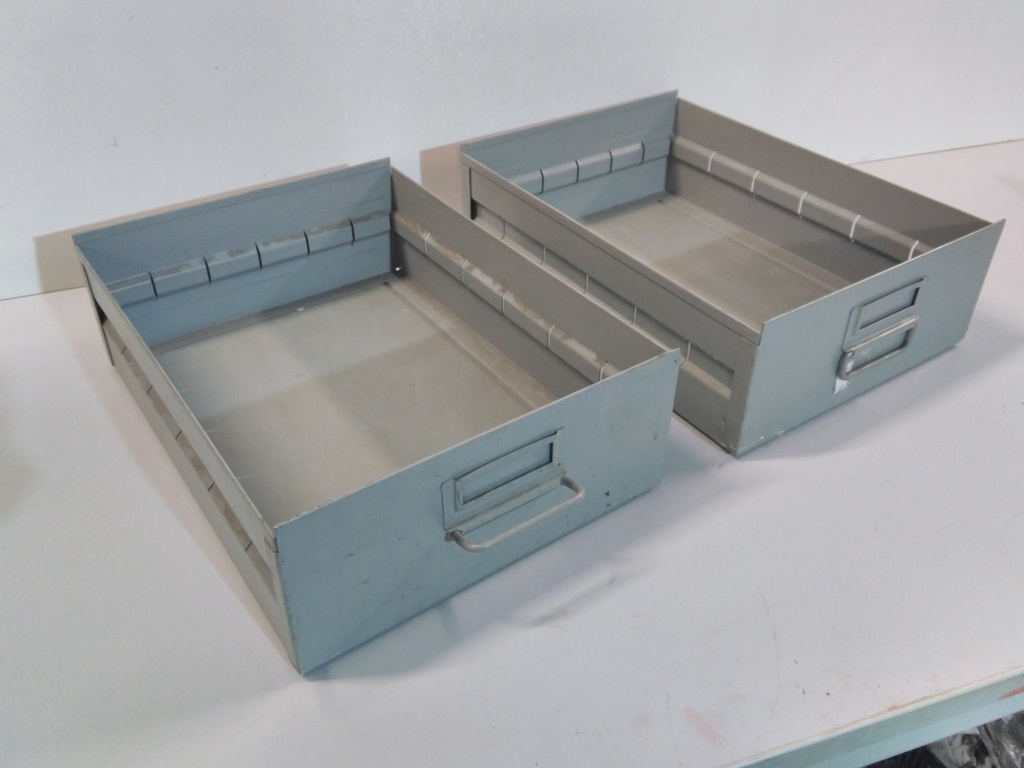 Tiroirs métalliques vintages industriels