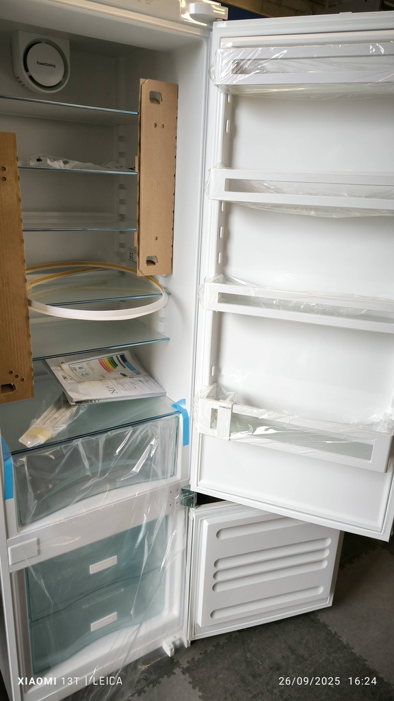 Réfrigérateur congélateur neuf encastrable LIEBHERR