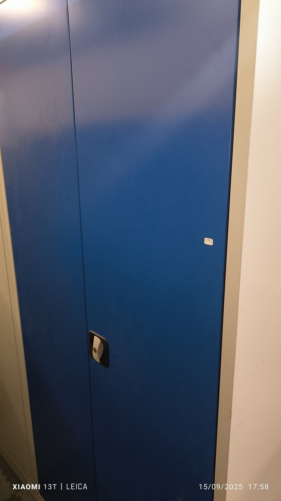Armoire métallique 396    Penderie