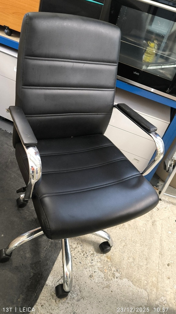 Fauteuil direction en skaï noir