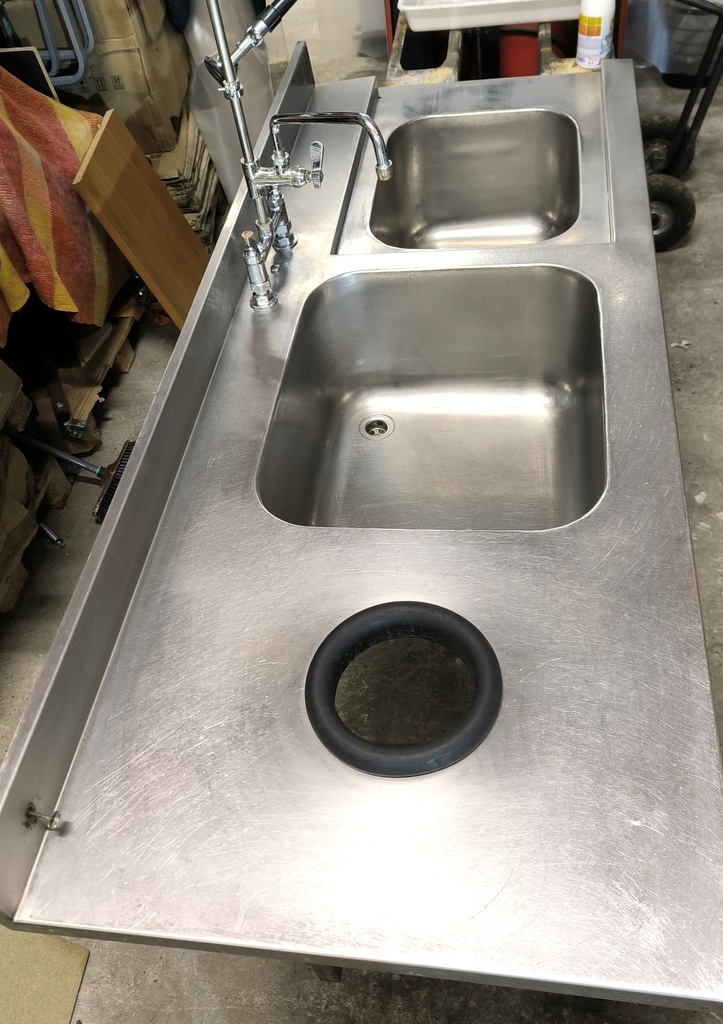 Plonge 2 bacs + évacuation déchets