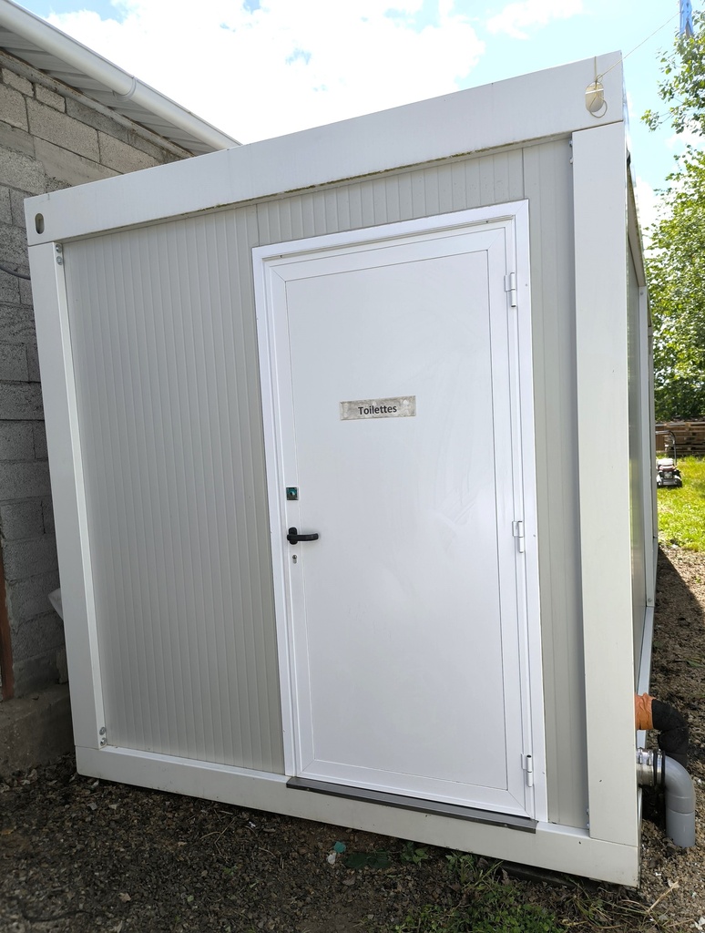 Bungalow sanitaire 6x2.5m 2022