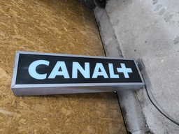 [Z4] Enseigne Canal+